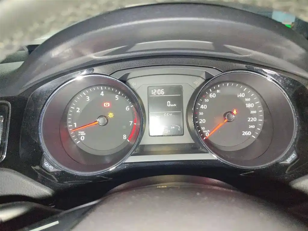 Volkswagen Sagitar 2015 1.6L Manual Comfort фото 4