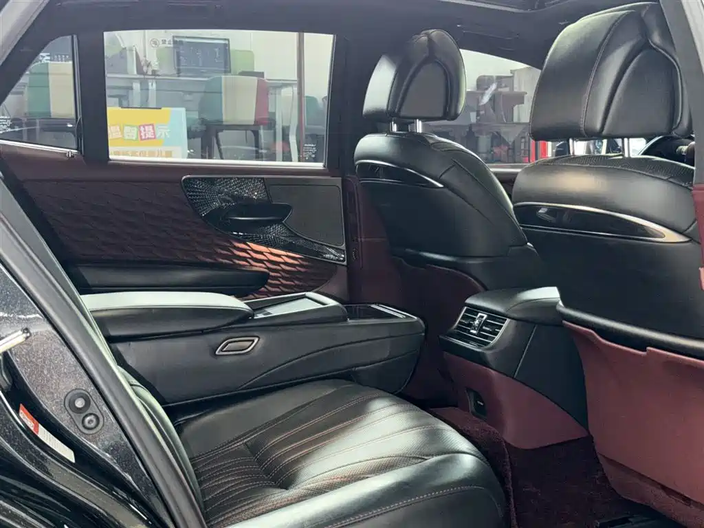 Lexus LS 2021 500h Executive Edition фото 20