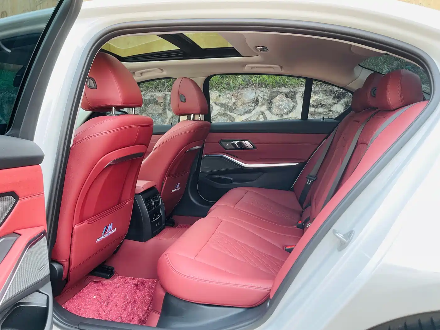 BMW 3 Series 2025 330Li M Sport Night Edition фото 6