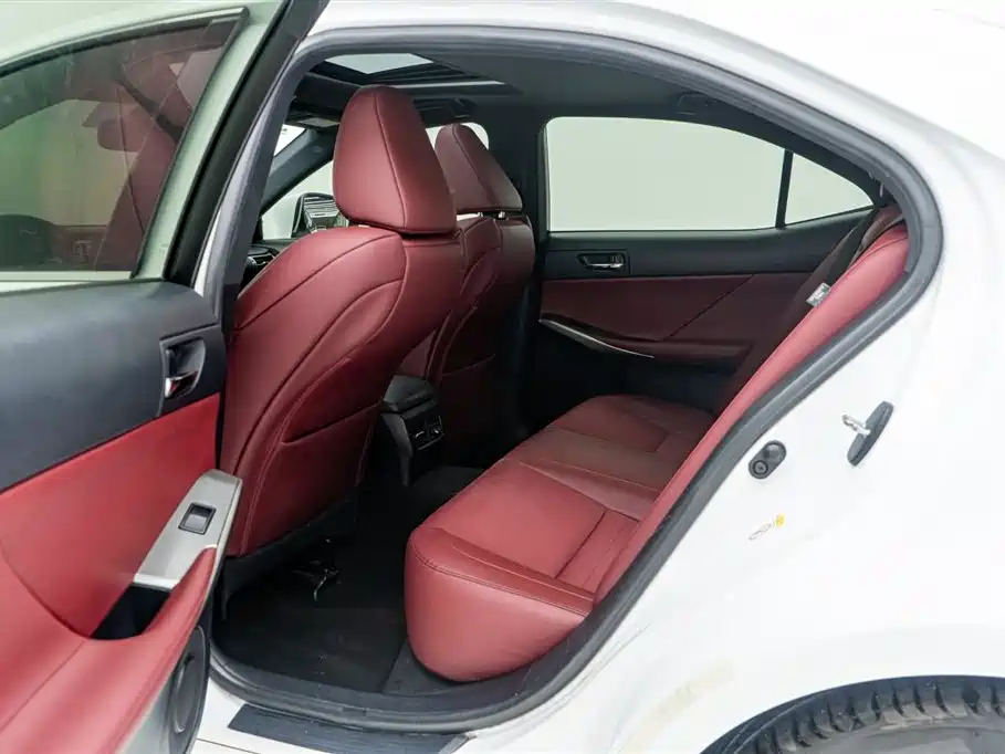 Lexus IS 2015 200t F SPORT фото 21