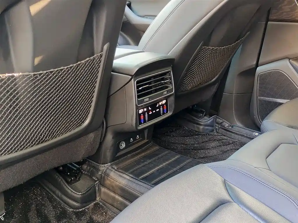 Audi Q8 2022 55 TFSI Luxury Dynamic фото 9