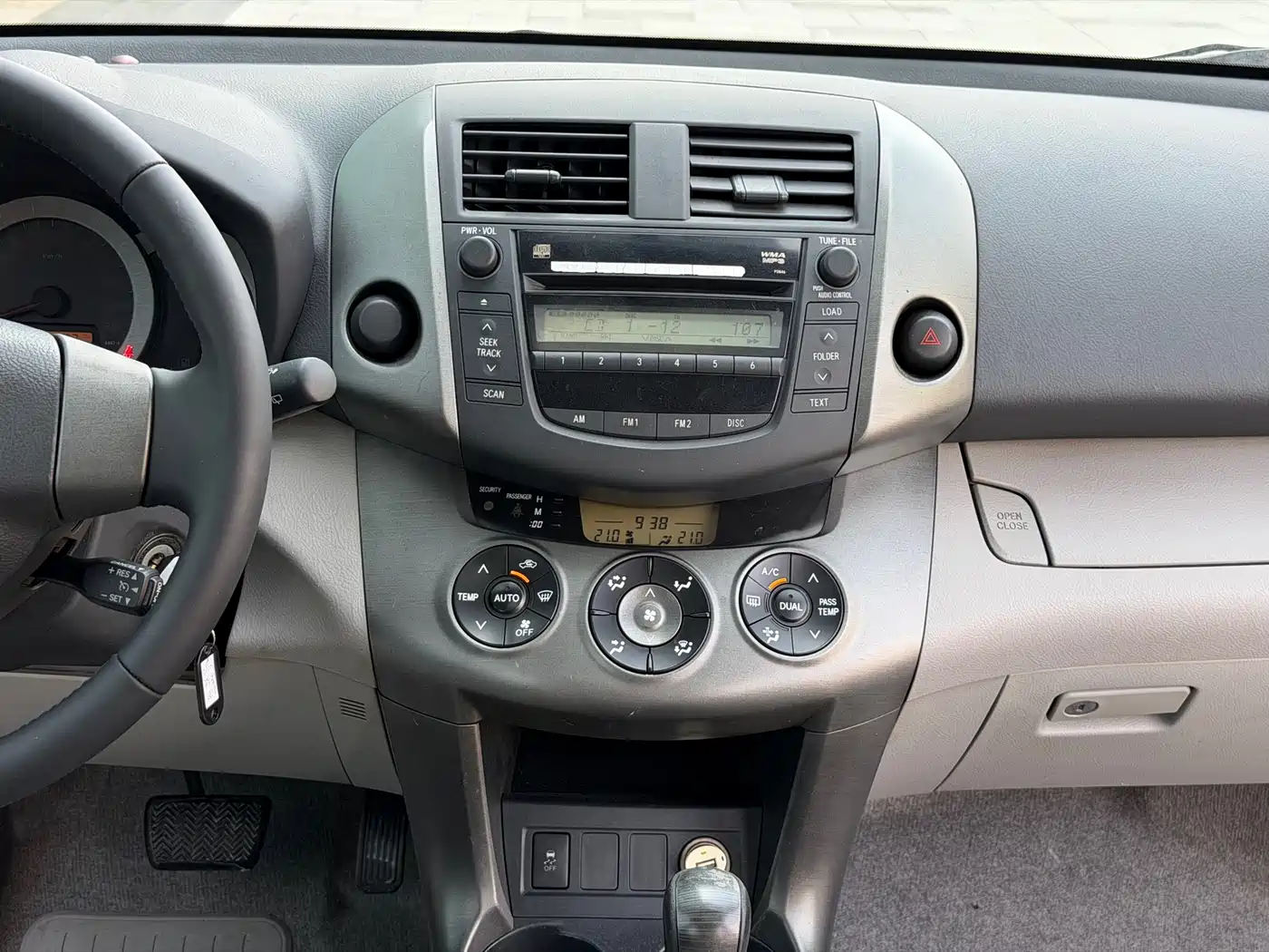 Toyota RAV4 Rongfang 2009 2.0L Automatic Luxury Edition фото 6