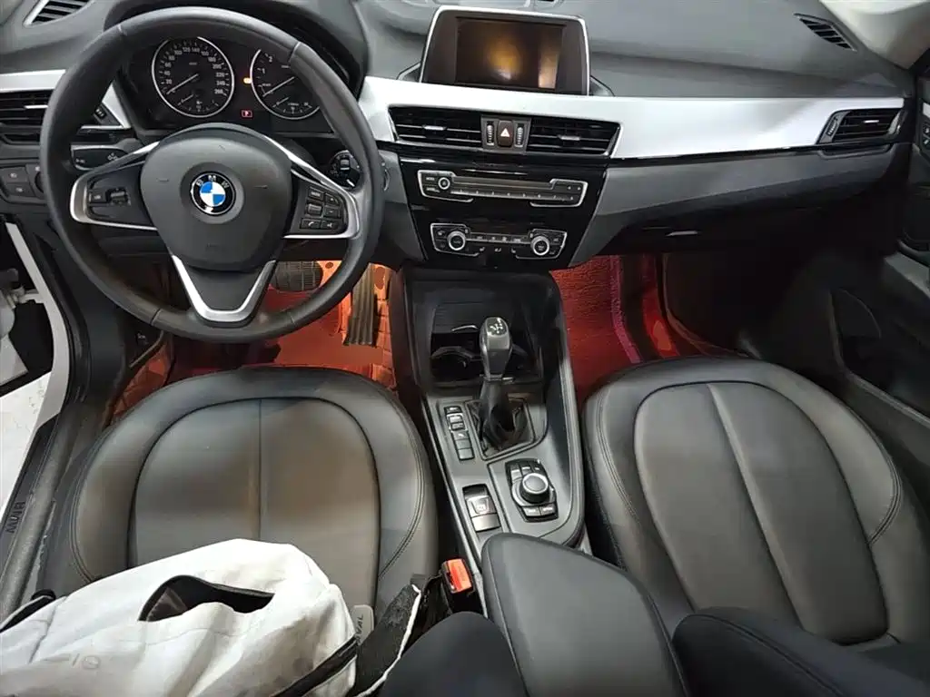 BMW X1 2016 sDrive18Li Premium Model фото 10