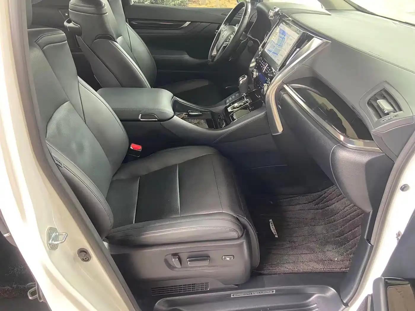 Toyota Vellfire 2021 Crown Hybrid 2.5L HV Luxury Edition фото 19