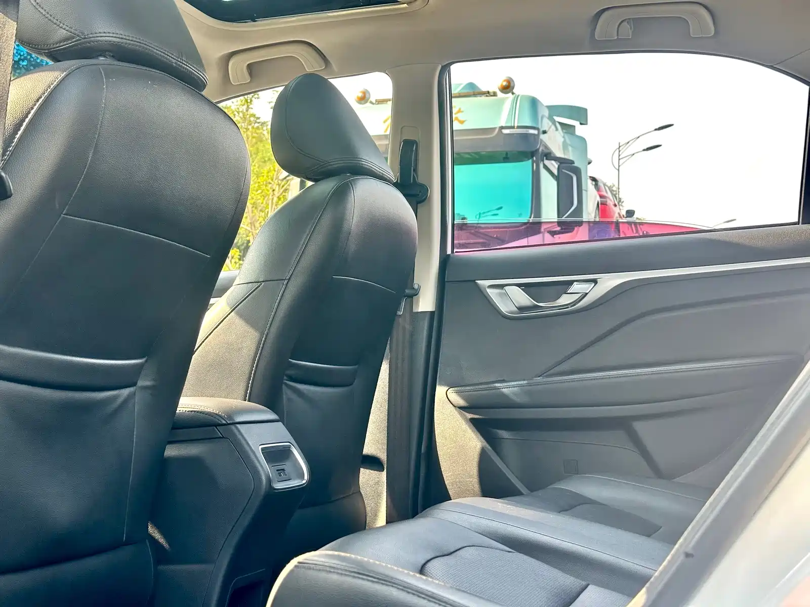 Фото 26 - Geely Vision