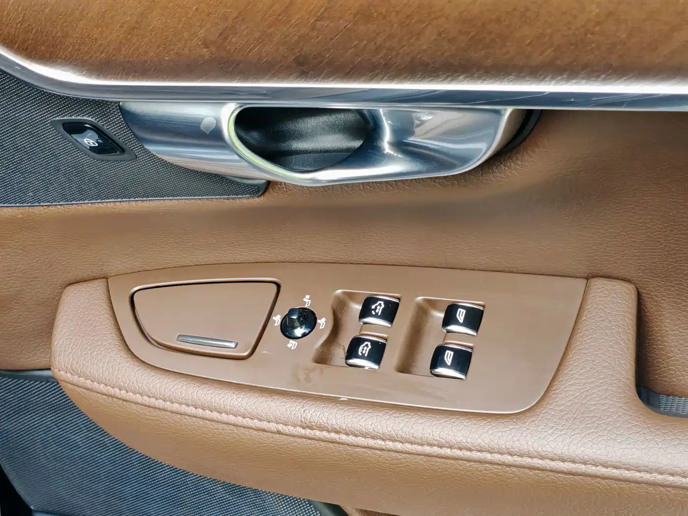 Фото 10 - Volvo S90