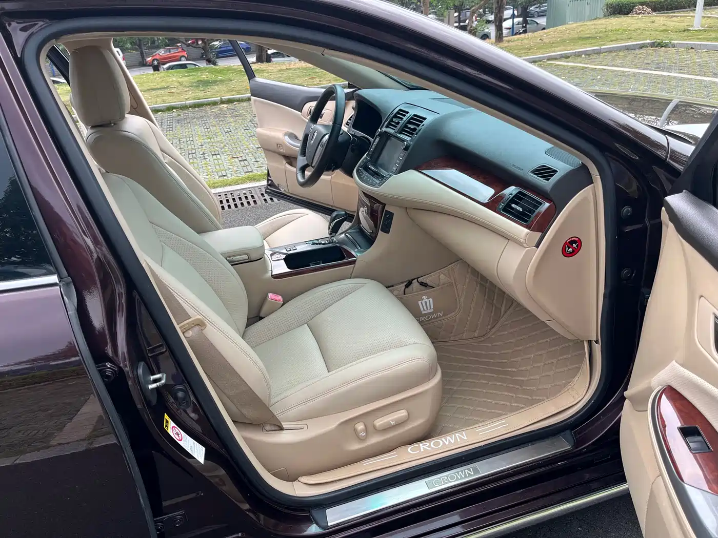 Toyota Crown 2012 2.5L Royal Leather Edition фото 10