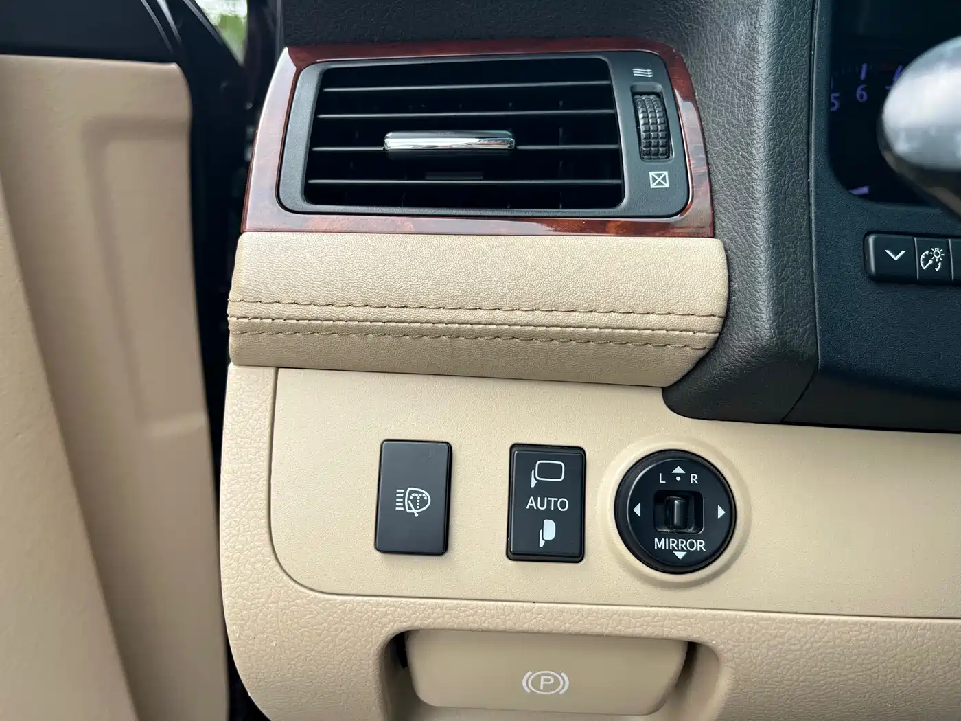 Toyota Crown 2012 2.5L Royal Leather Edition фото 24