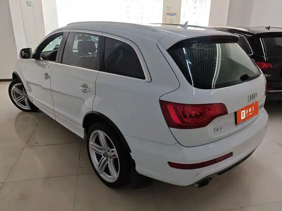 Фото 5 - Audi Q7