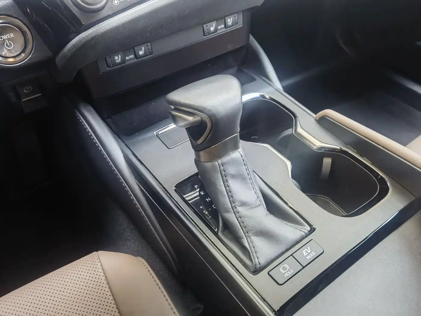 Lexus ES 2022 300h Ultimate Edition фото 11
