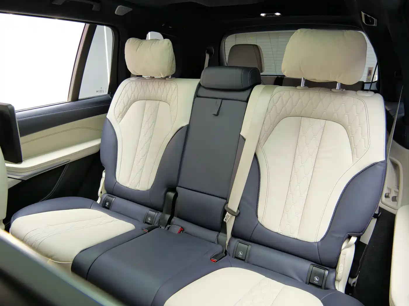 BMW X7 2021 xDrive40i Executive M Sport Package фото 16