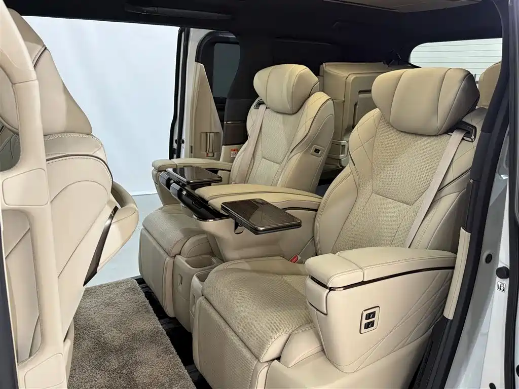 Toyota Alphard 2024 Hybrid 2.5L Ultimate Enjoyment Edition фото 8