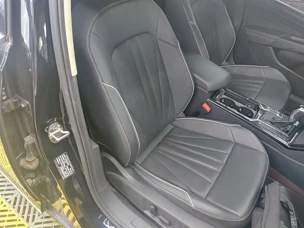 Volkswagen Passat 2024 380TSI Dragon Soaring Edition фото 25