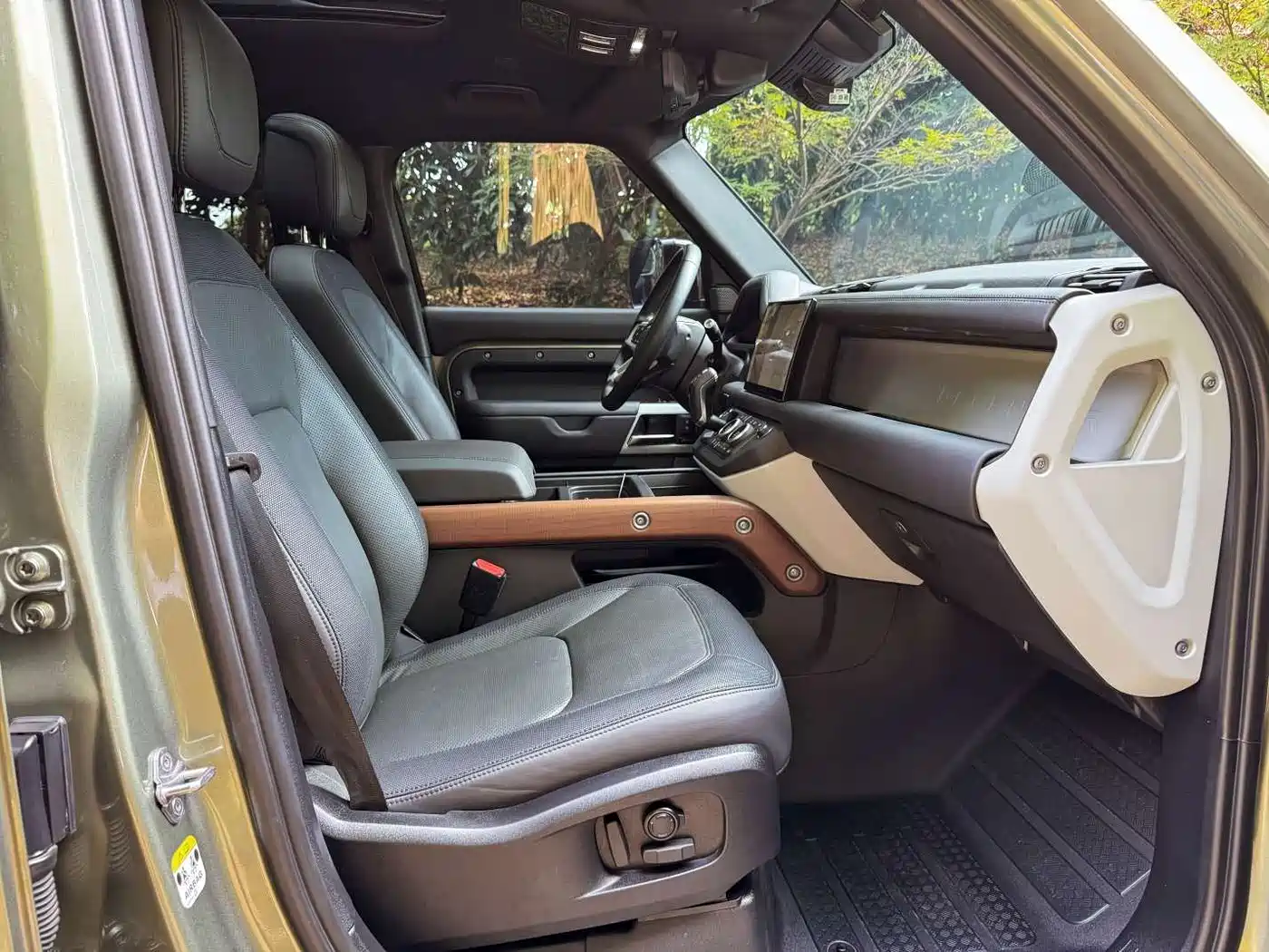 Land Rover Defender 2023 Facelift 90 2.0T P300 X-DYNAMIC HSE фото 13