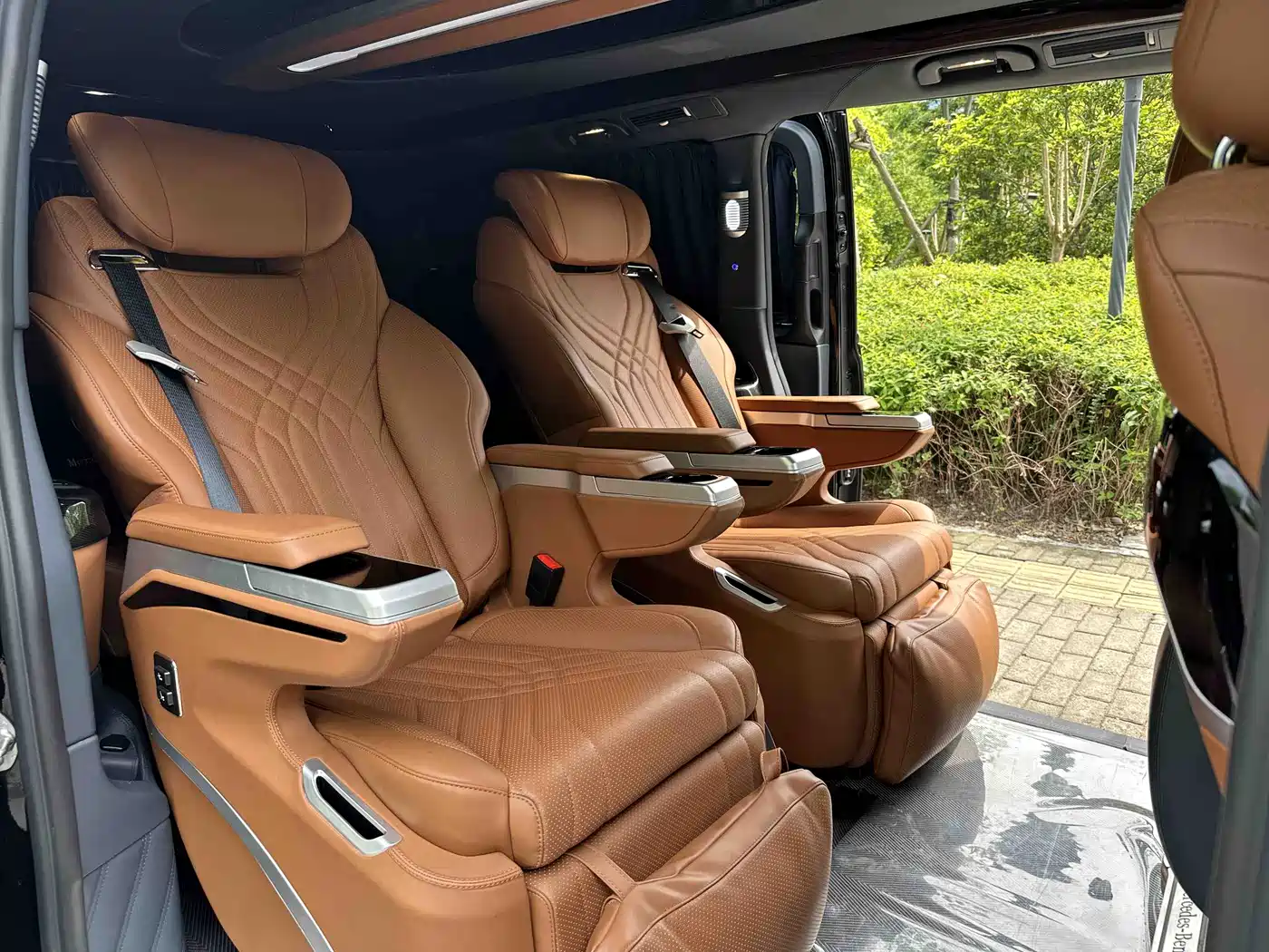 Mercedes-Benz Vito 2023 2.0T Business 7-Seater фото 13