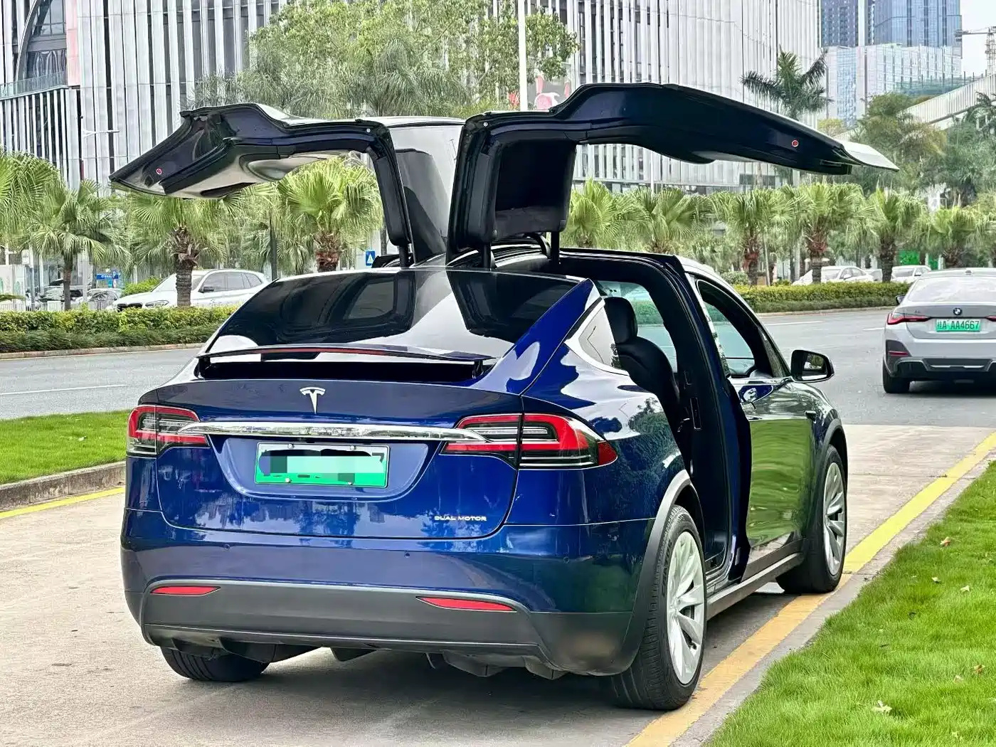 Фото 4 - Tesla Model X