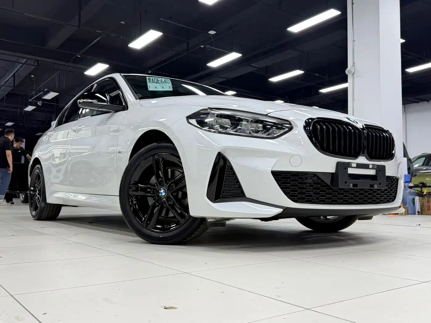 BMW 1 Series 2022 120i M Sport Shadow Edition фото 2