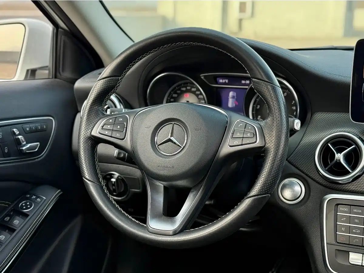 Mercedes-Benz GLA 2018 GLA 200 Fashion фото 27