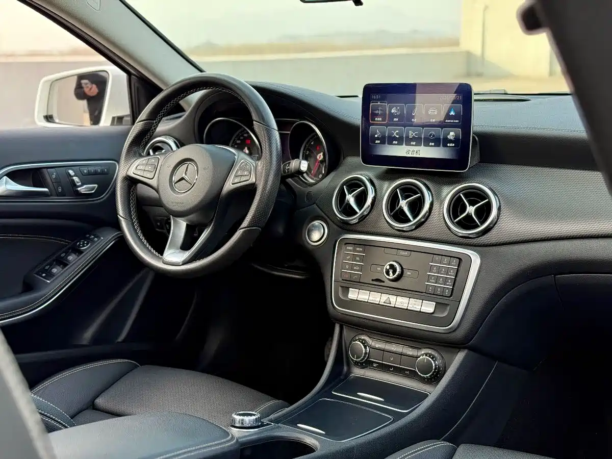 Mercedes-Benz GLA 2018 GLA 200 Fashion фото 28