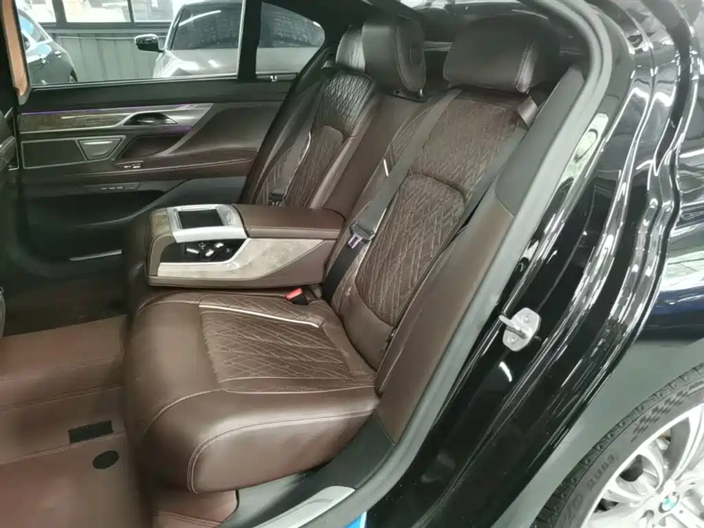 BMW 7 Series 2019 Facelift 740Li Leading Luxury Package фото 17