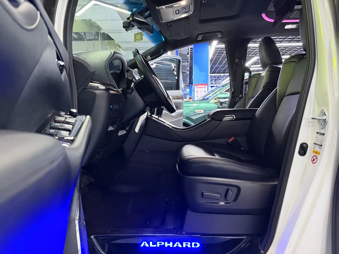 Toyota Alphard 2018 Facelift 3.5L Luxury Edition фото 8