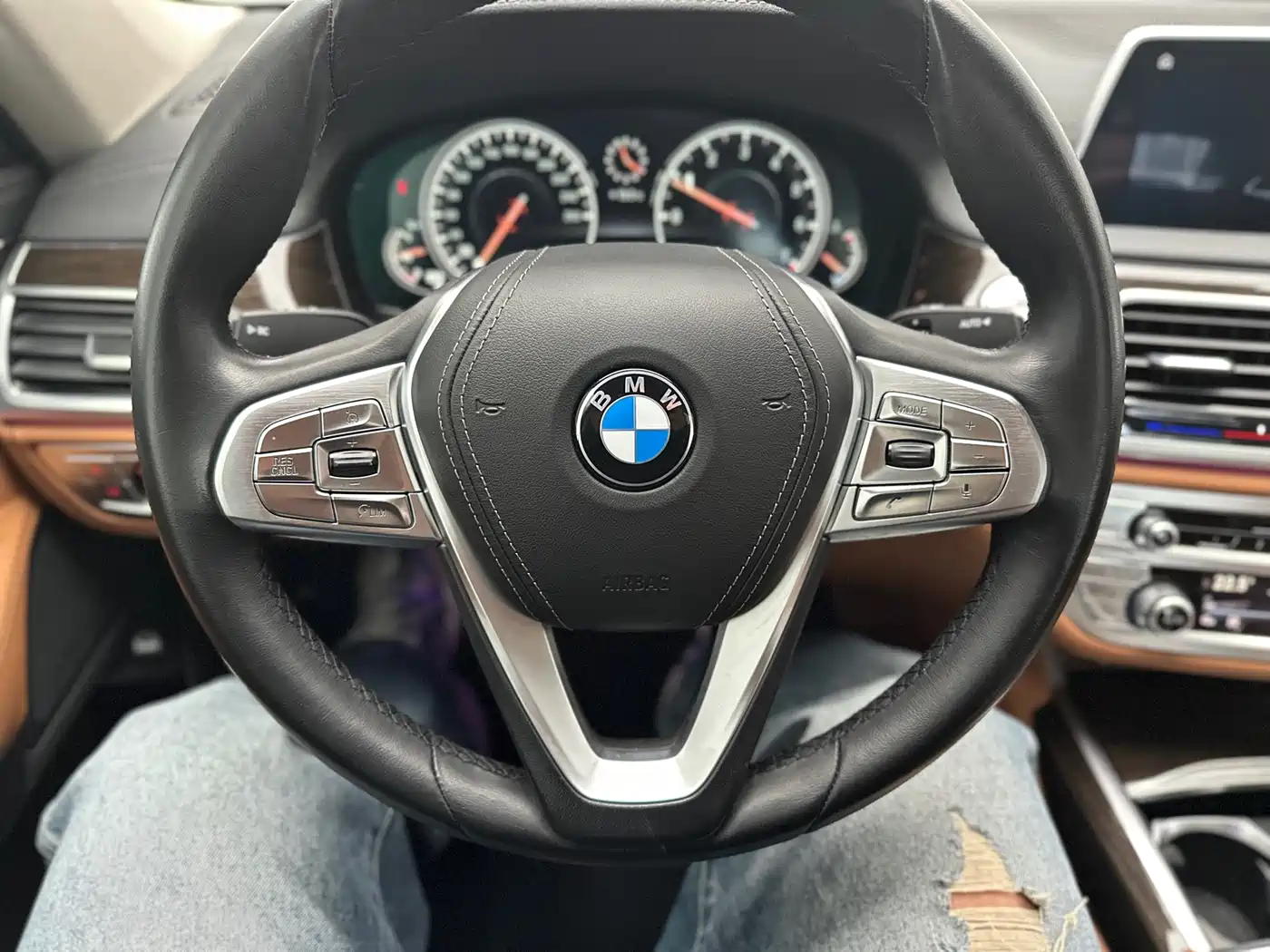BMW 7 Series 2016 730Li Leading фото 21