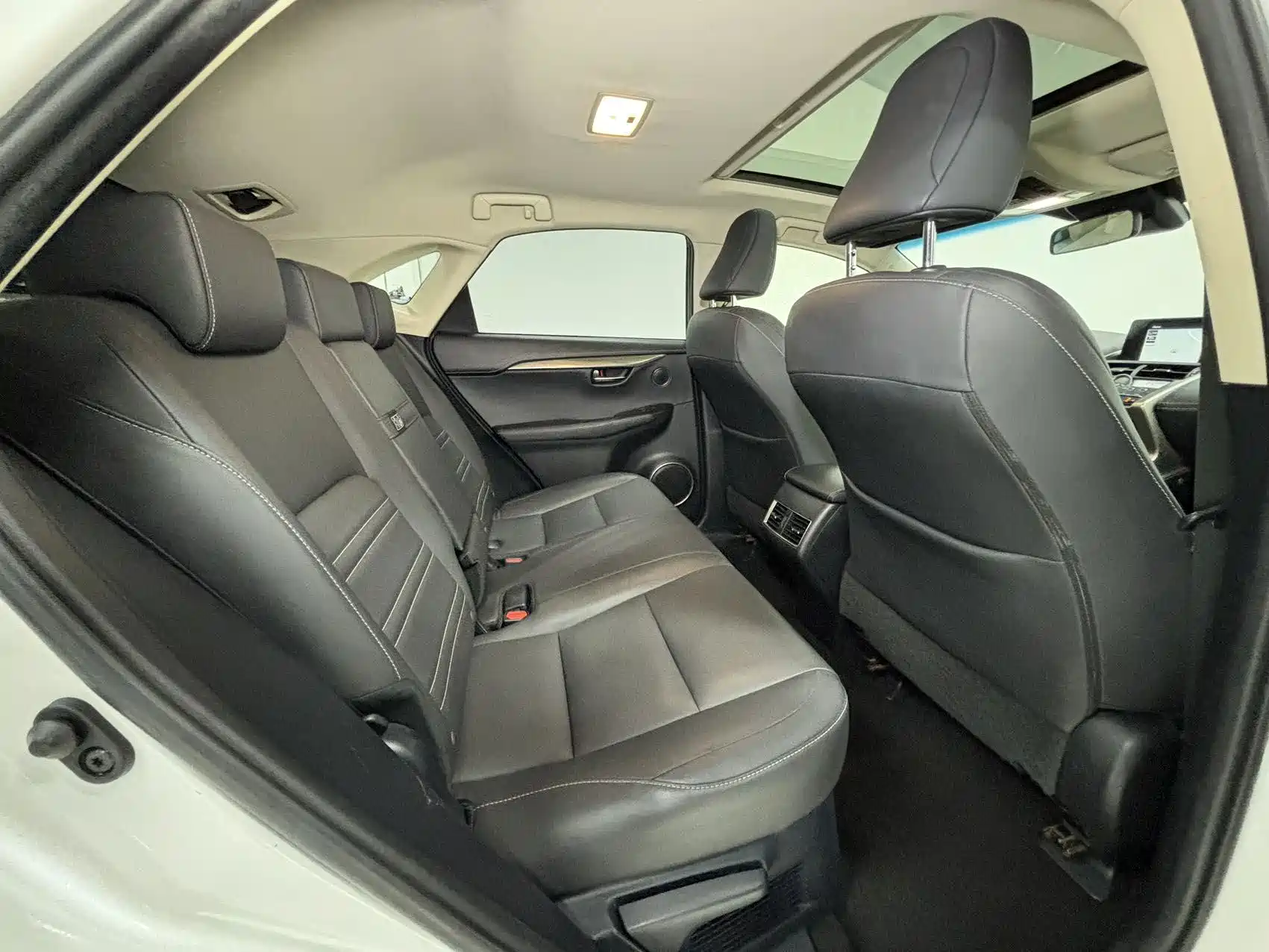 Фото 11 - Lexus NX