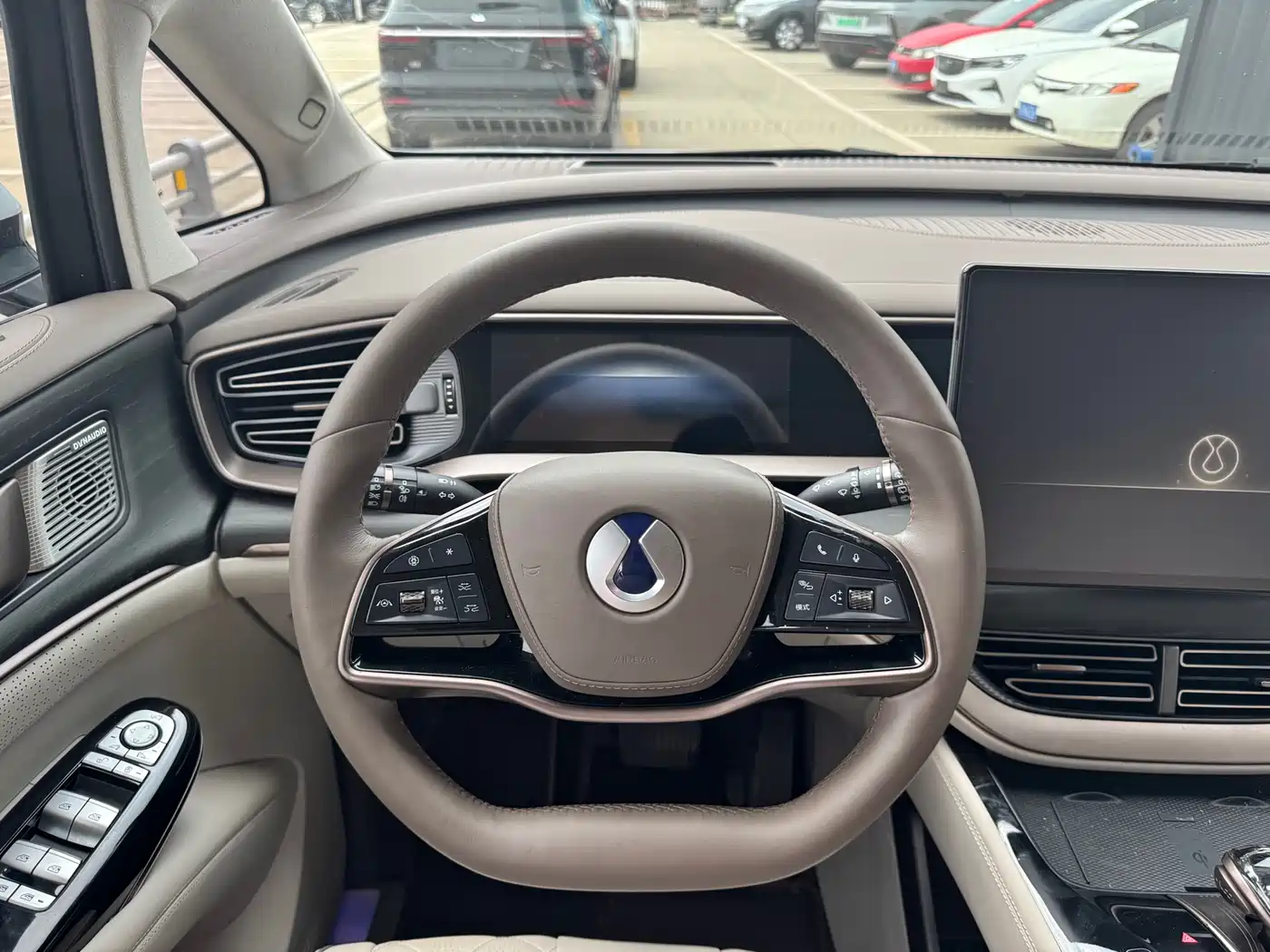 Denza D9 2022 DM-i 970 AWD Flagship фото 5