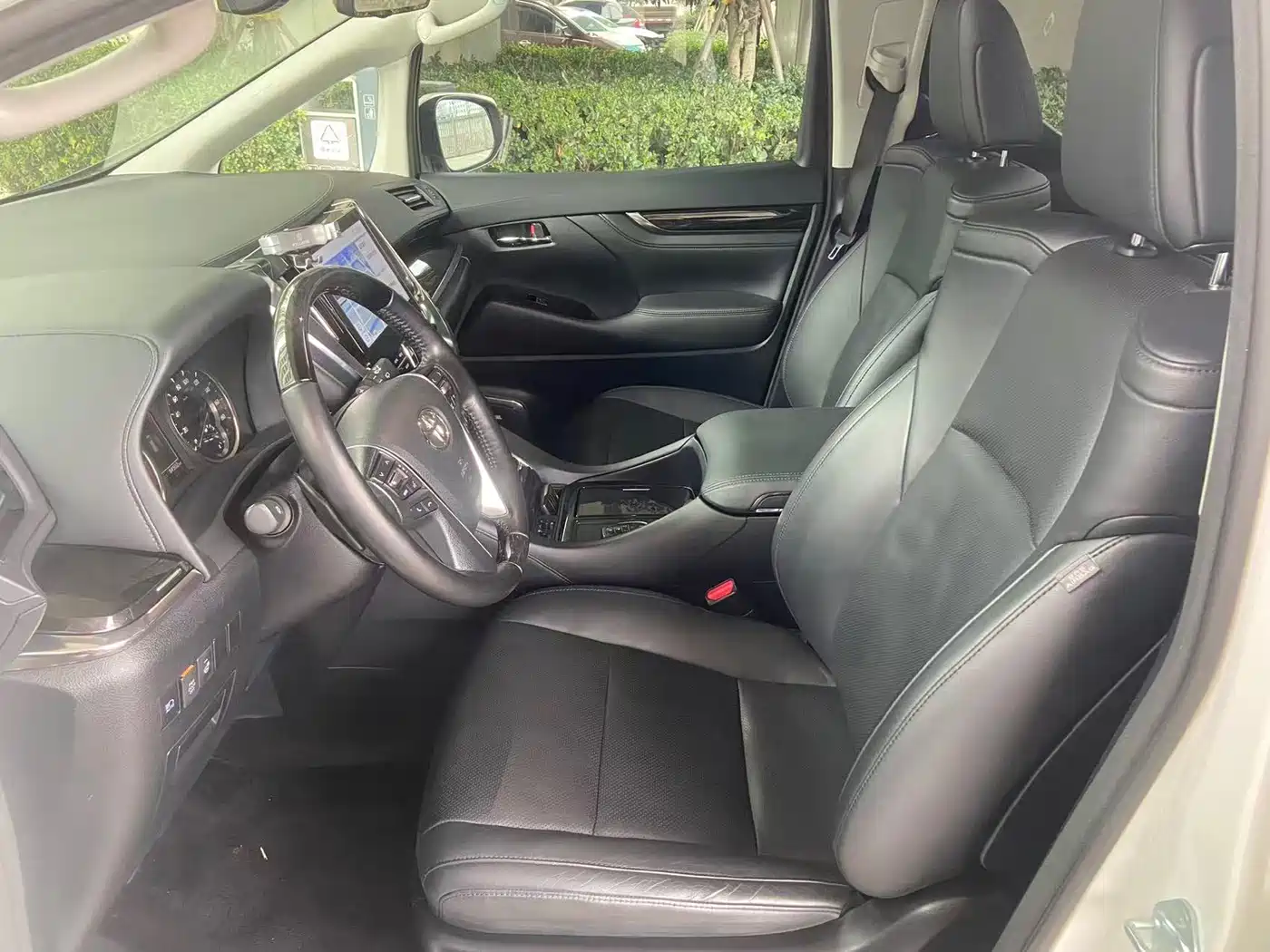 Toyota Vellfire 2021 Crown Hybrid 2.5L HV Luxury Edition фото 17