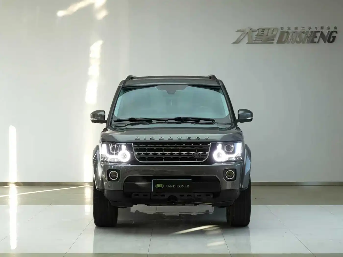 Land Rover Discovery 2016 3.0 SC V6 HSE фото 2