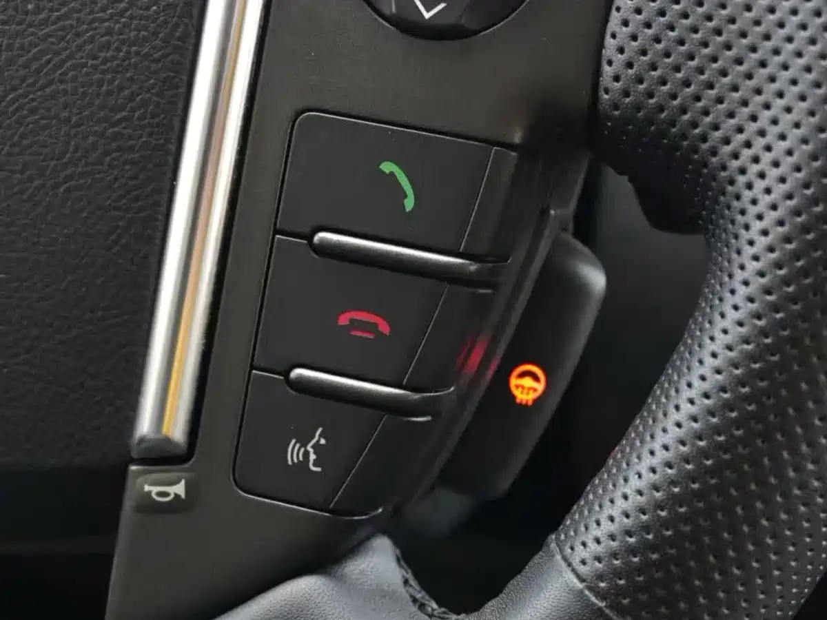 Land Rover Discovery 2016 3.0 SC V6 HSE фото 12