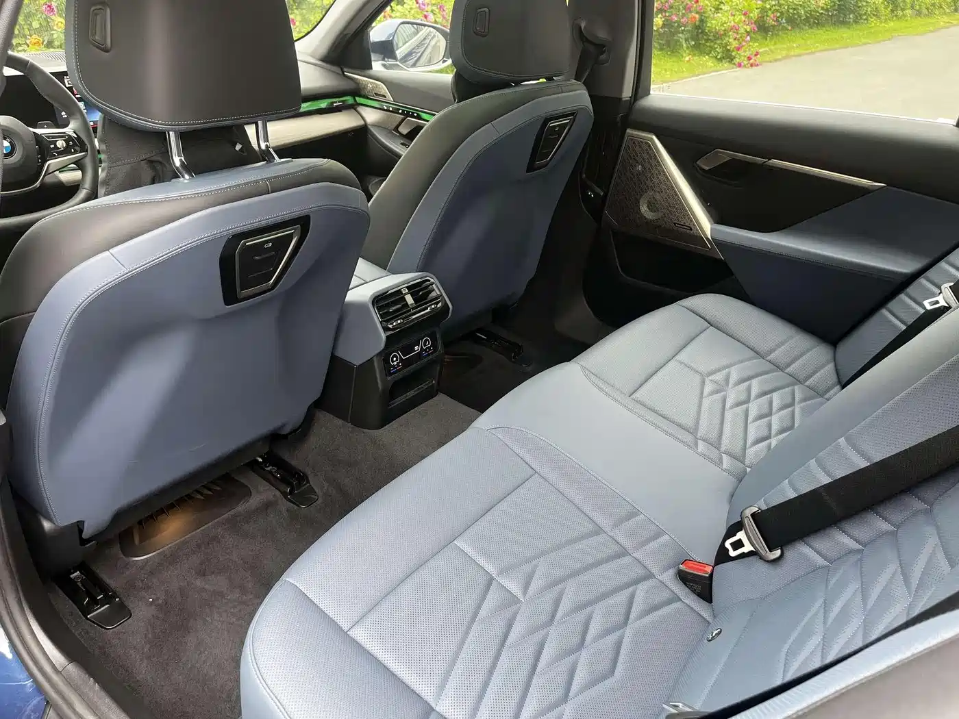 BMW 5 Series 2024 530Li Premium Luxury Package фото 13