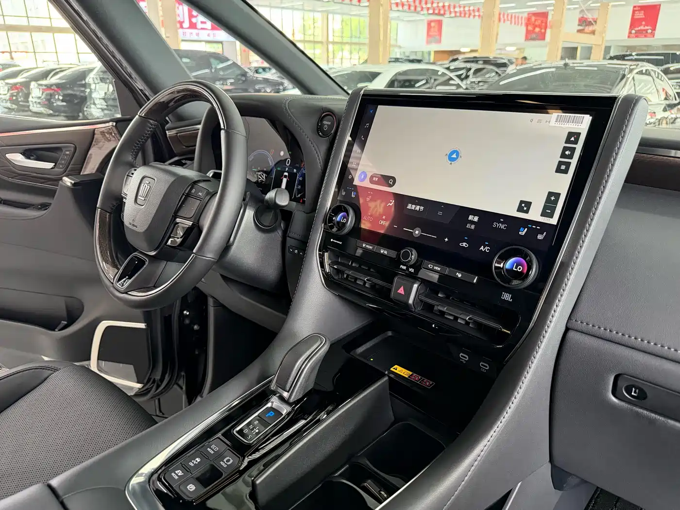 Toyota Vellfire 2024 Crown Hybrid 2.5L Executive Premium Edition фото 9