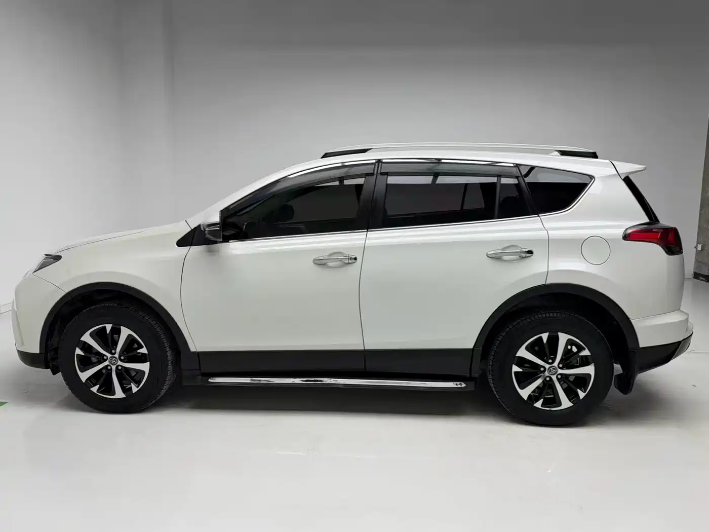 Toyota RAV4 Rongfang 2016 2.0L CVT 2WD Trend (China V) фото 9