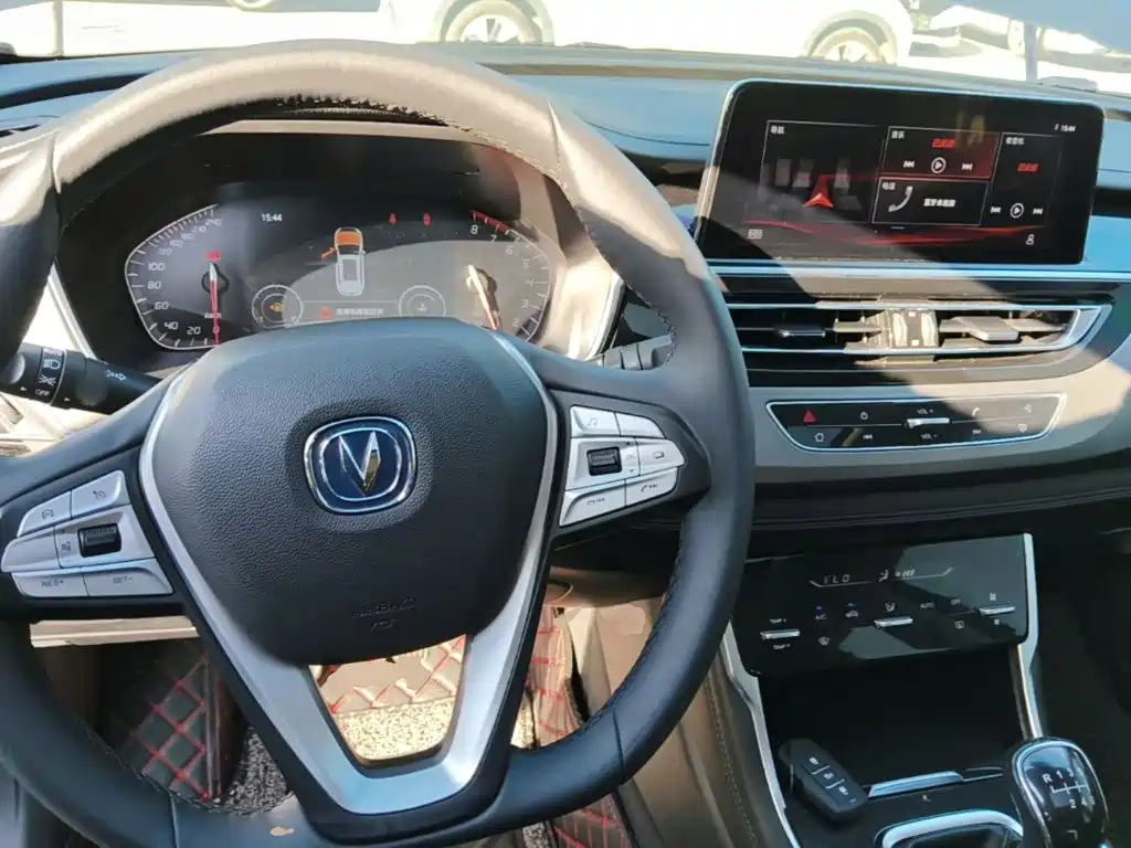Photo 10 - Changan CS75