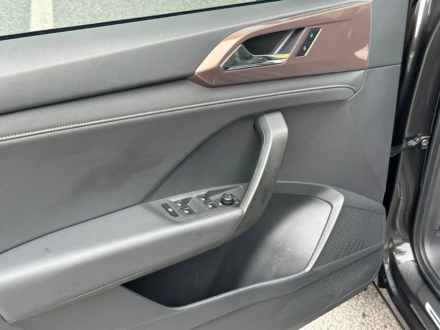 Volkswagen Tharu 2022 280TSI FWD Luxury Edition фото 16