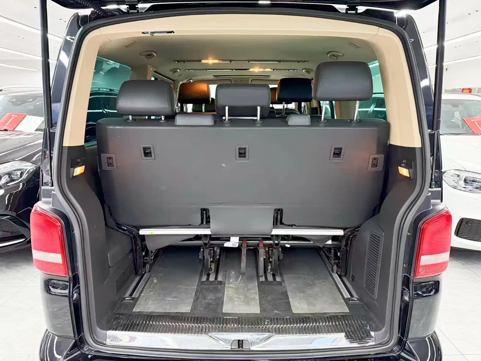 Фото 21 - Volkswagen Multivan