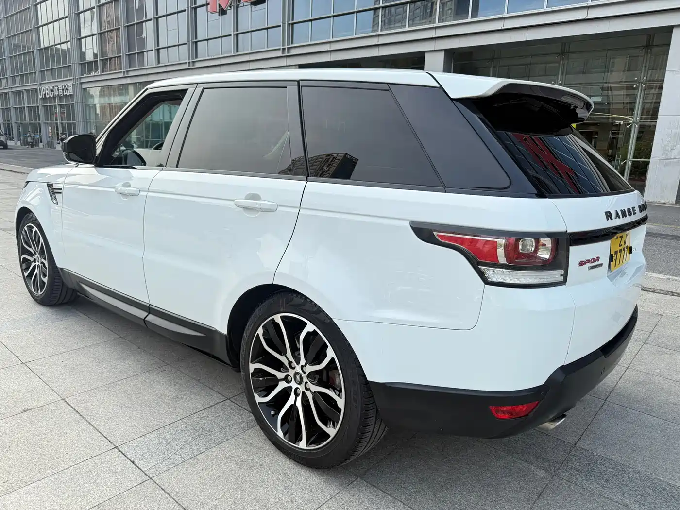 Land Rover Range Rover Sport 2016 Model 3.0 SC V6 HSE DYNAMIC фото 10