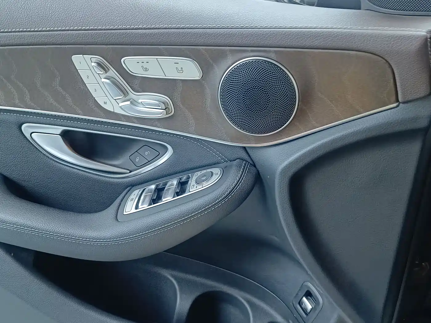 Mercedes-Benz GLC 2020 Facelift GLC 300 L 4MATIC Dynamic фото 12