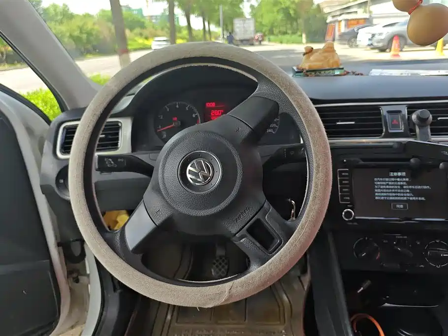 Volkswagen Santana 2015 1.6L Manual Trend Edition фото 15