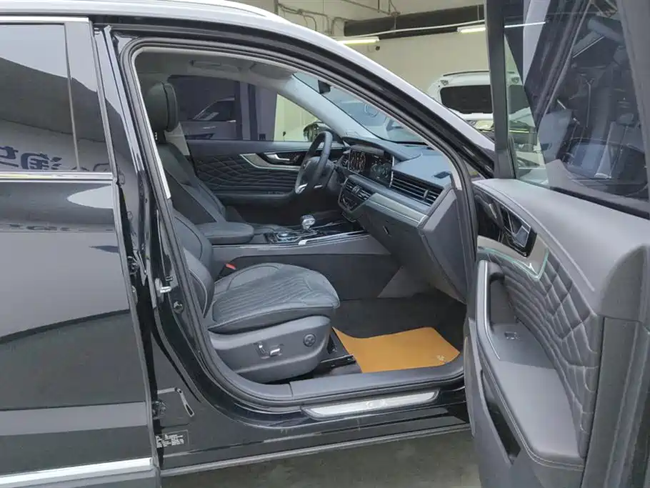 Hongqi HS5 2022 Facelift 2.0T Smart Flag Enjoyment Edition фото 8