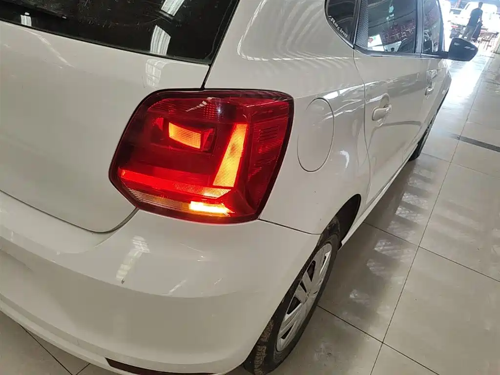 Volkswagen Polo 2016 1.4L Manual Trend фото 8