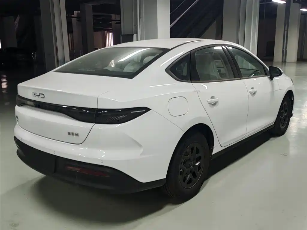 BYD Hai Bao 05 DM-i 2025 DM-i Smart Drive Edition 55KM Luxury фото 6