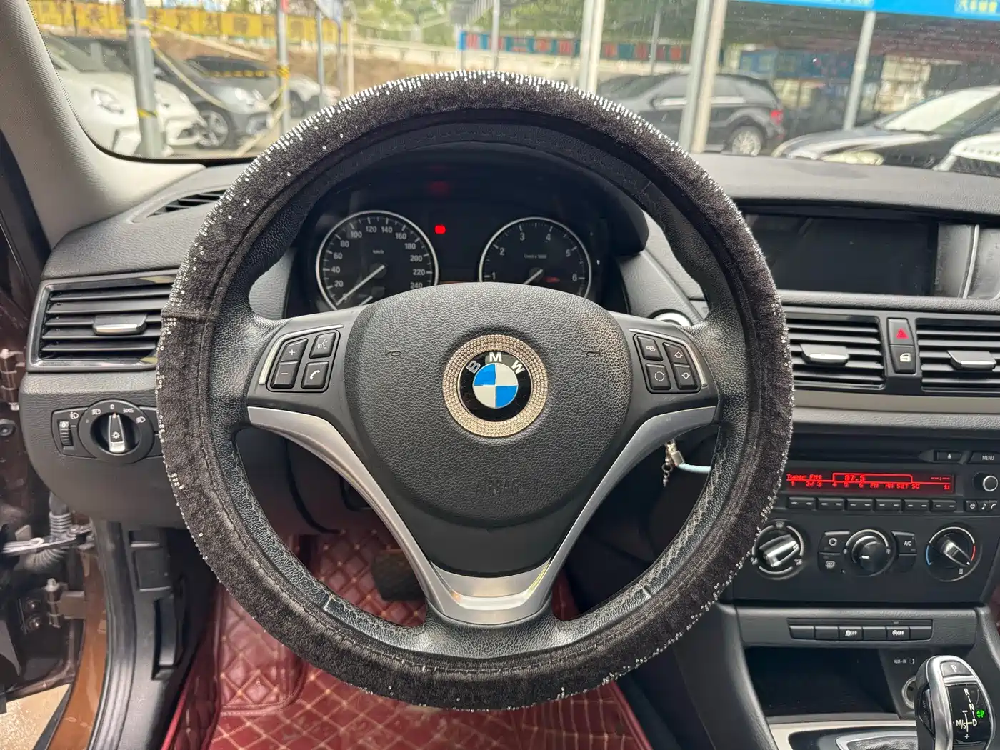 BMW X1 2014 sDrive18i Fashion Edition фото 9