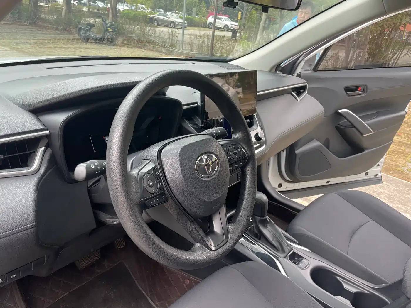 Toyota Corolla Cross 2023 2.0L Luxury Edition фото 10