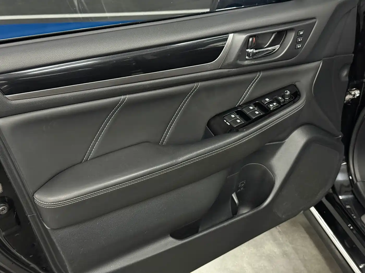 Subaru Legacy 2016 2.5i AWD Glory Edition фото 15
