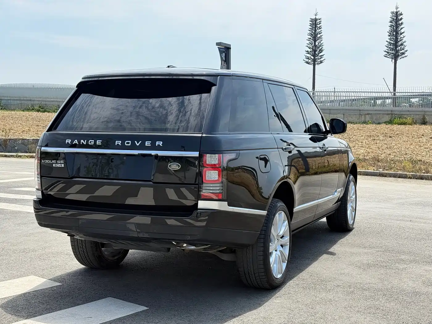 Land Rover Range Rover 2015 3.0 SC V6 Vogue SE Genesis Extended Edition фото 5