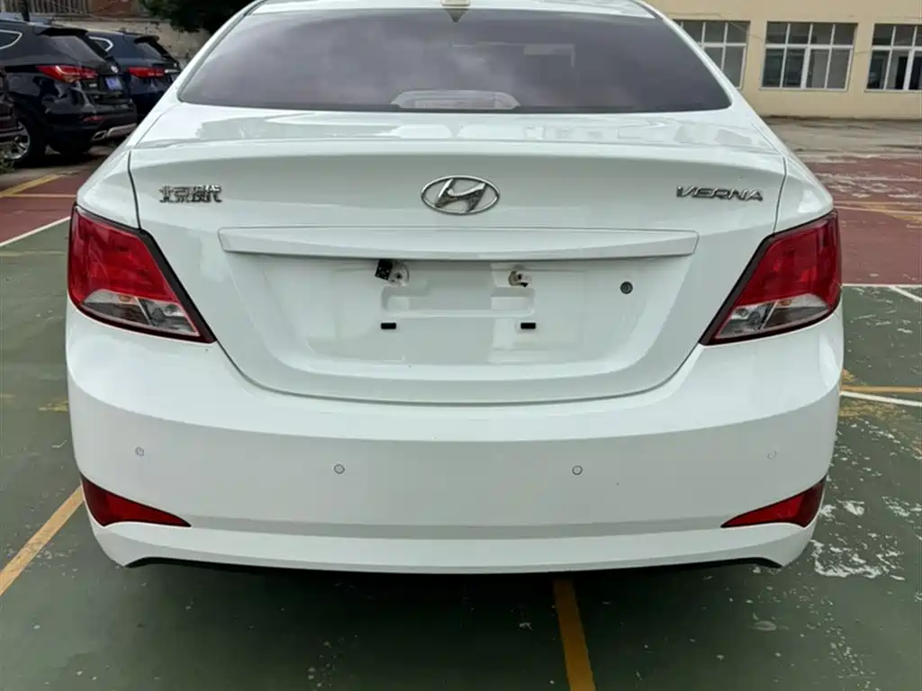 Hyundai Verna 2014 1.4L Automatic Smart GLS фото 12