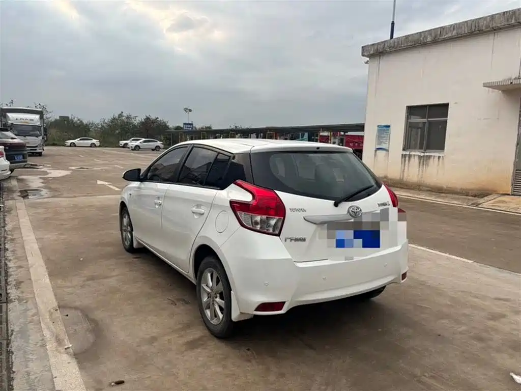 Toyota YARiS L Zhi Xuan 2015 1.5E Auto Charming Edition фото 2