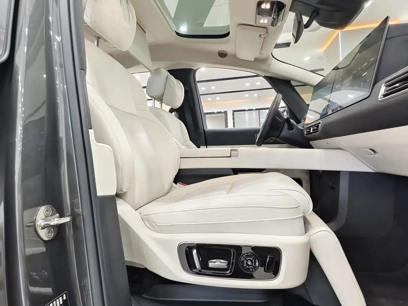 Li Auto MEGA 2025 2025 Model Home Family Special Edition